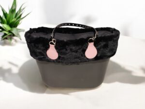 opaska-do-obag-standard-czarne-futro-czarny-organizer-kolorowe-tło